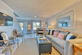 Myrtle Beach Abode Seasonal Pool and Lake View